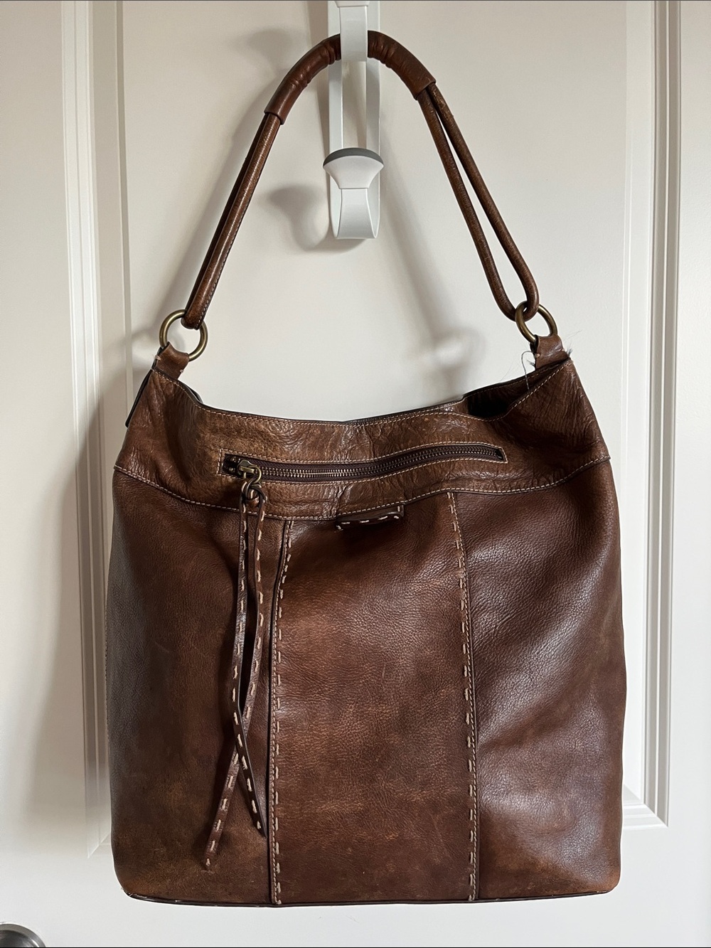 Club Monaco’s Brown Leather Shoulder Bag - Classic Hobo Tote - Picture 3 of 14